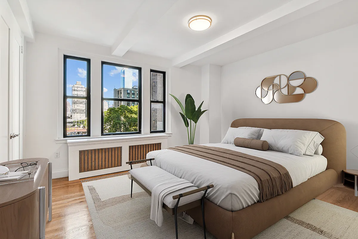 Building Photo - 440 W 34th St #2A