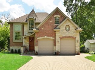 3217 Crestwood Ln, Glenview, IL 60025