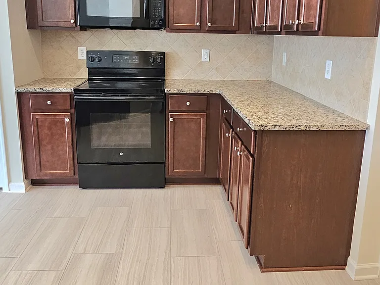 401 Bear Tree Ct — Photo 25