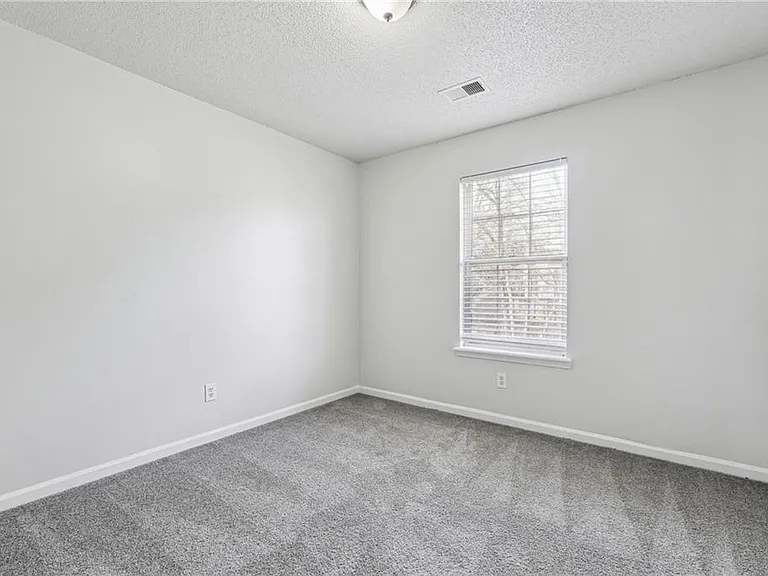 2205 Dresden Grn NW — Photo 21