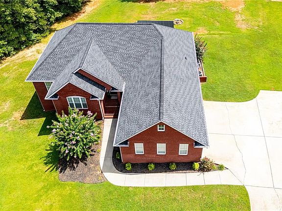 3rd image of 896 Winn Rd