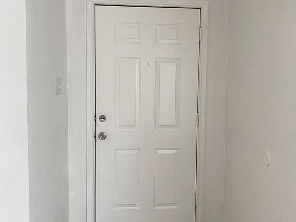 4th image of 708 Capricorn St