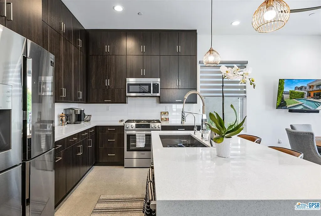 3 bed, 1558 sqft, $4,000 — Photo 3