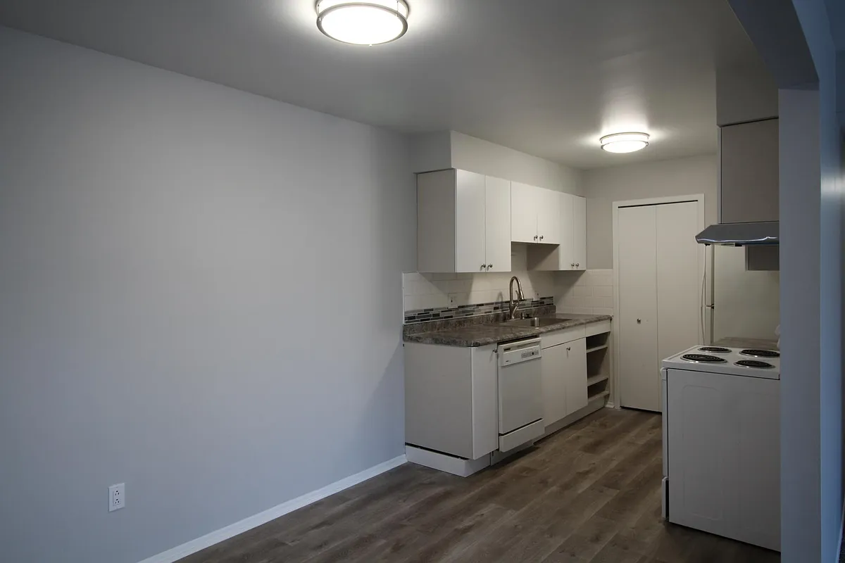 Building Photo - 1824 N Washington Ave #106