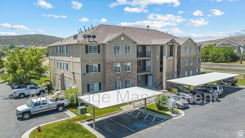 3 bed, 2.0 bath, 1240 sqft, $1,395 — Photo 2