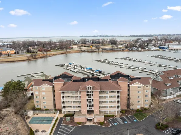 42 Marina Point Dr, Sandusky, OH 44870