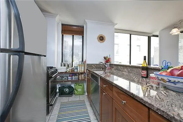 Sold by R New York | media 19