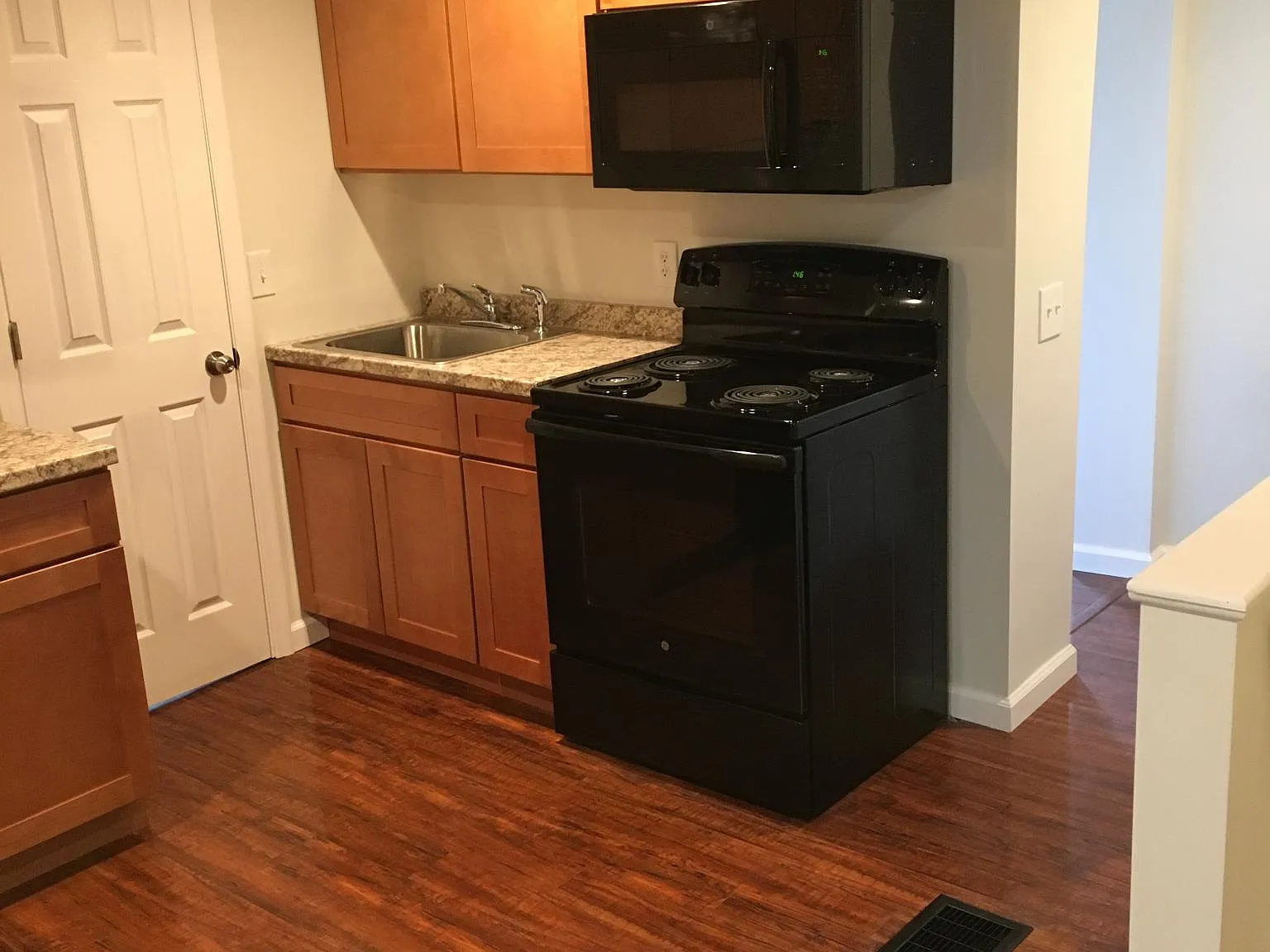 328 Washington Ave — Photo 2