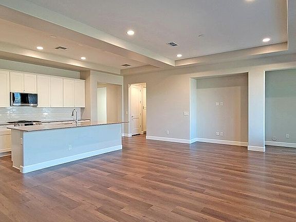 3rd image of 16836 W PINCHOT Avenue