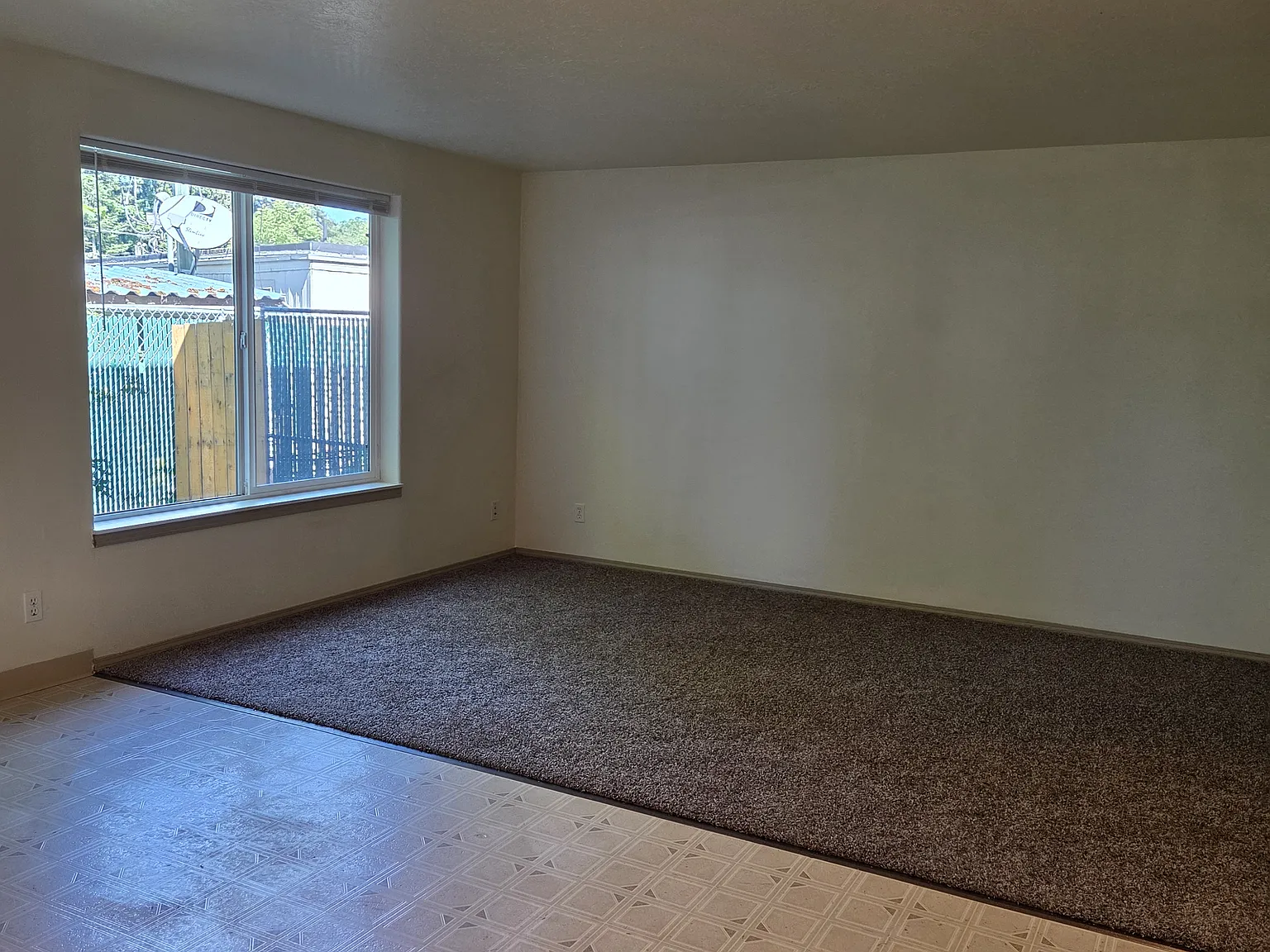 E Heintz St, Molalla — Photo 2