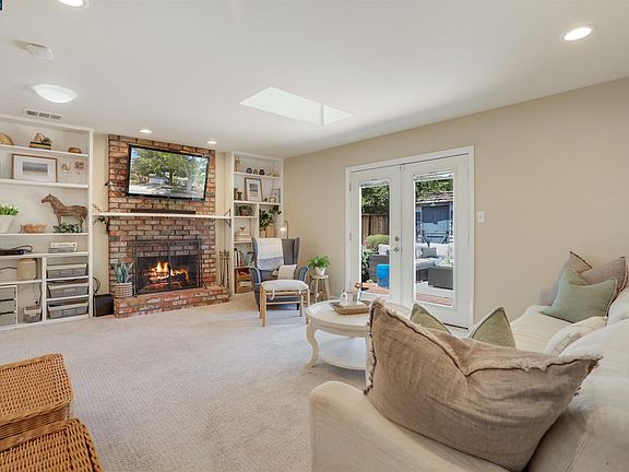 3rd image of 1529 Willowbrook Dr