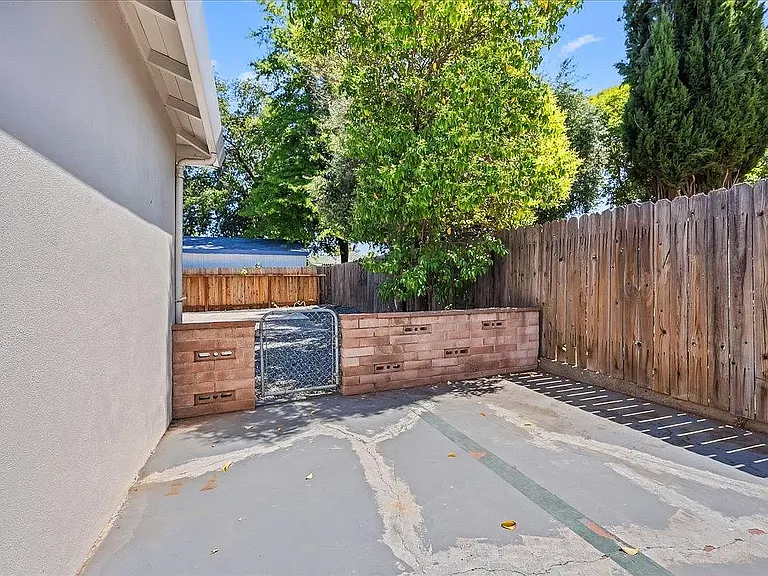817 Oakland Ave — Photo 26