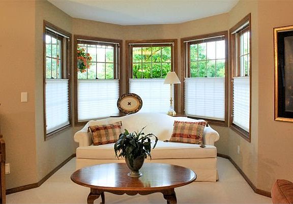 3rd image of 2468 Hillwood Dr E