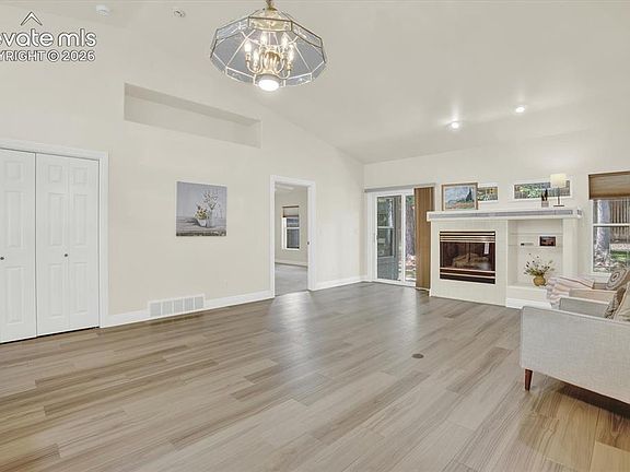 5th image of 972 Tabor Pl