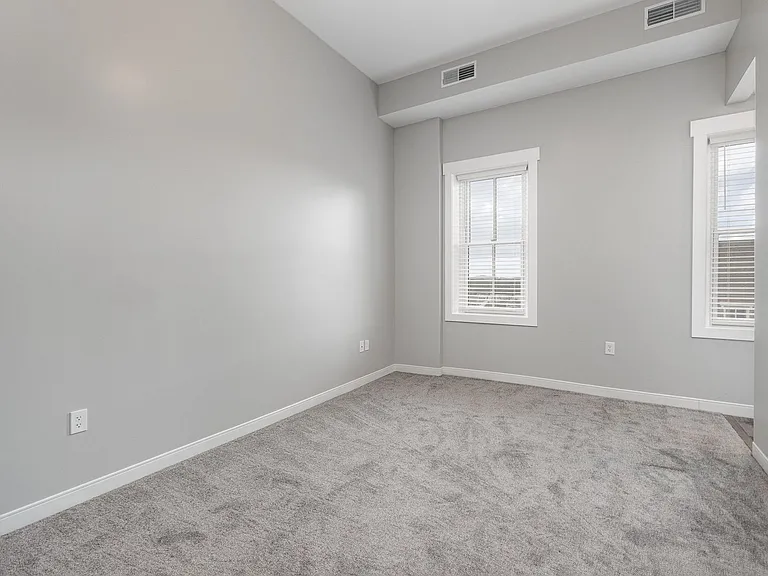 17 E High St — Photo 16