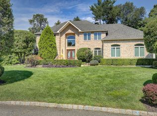 2 Hemingway Ct, Morganville, NJ 07751