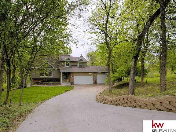 2nd image of 907 Douglas Dr