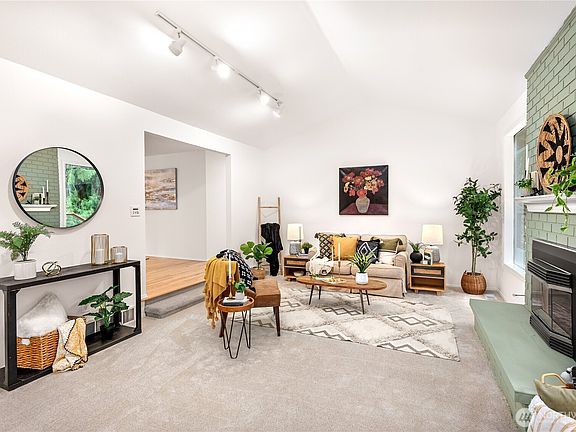 4th image of 15727 Cascadian Way