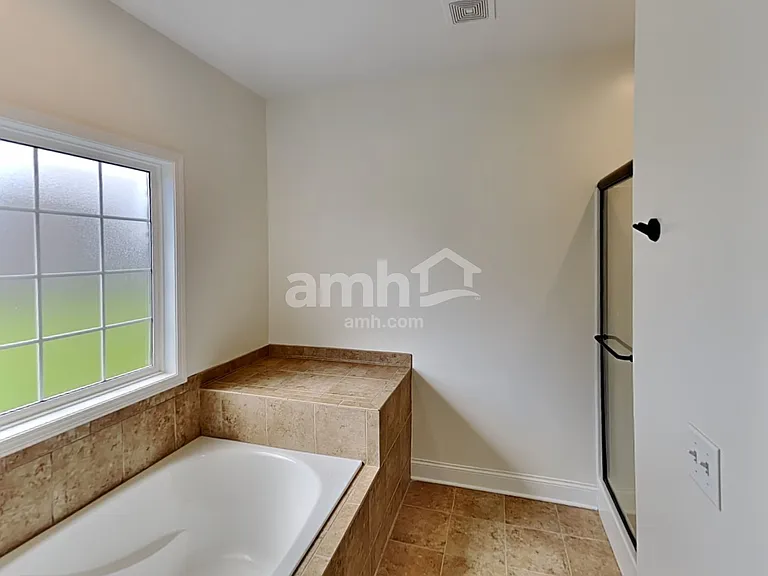 107 Buster St — Photo 11