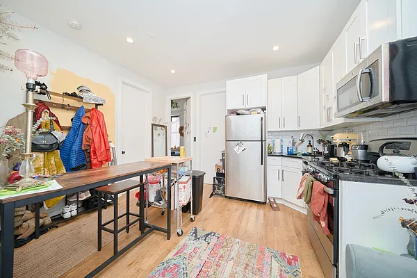 Rented by Living New York | media 9