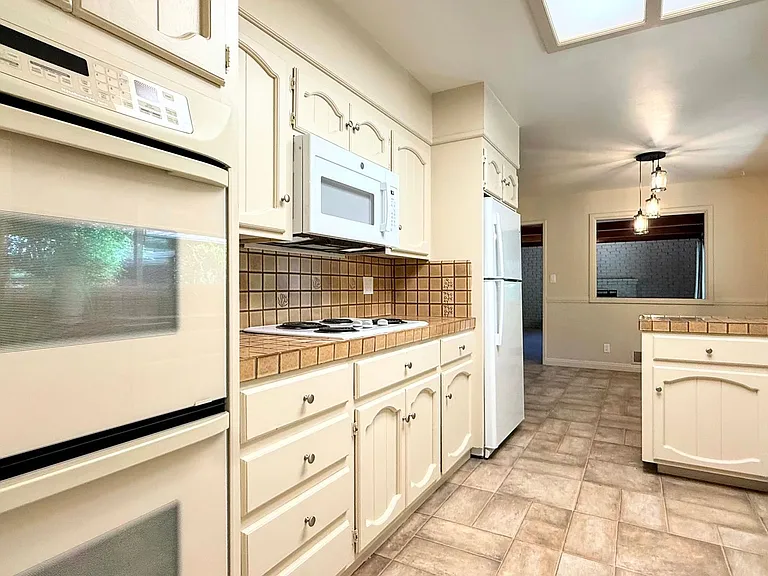 1711 Cabana Dr — Photo 10