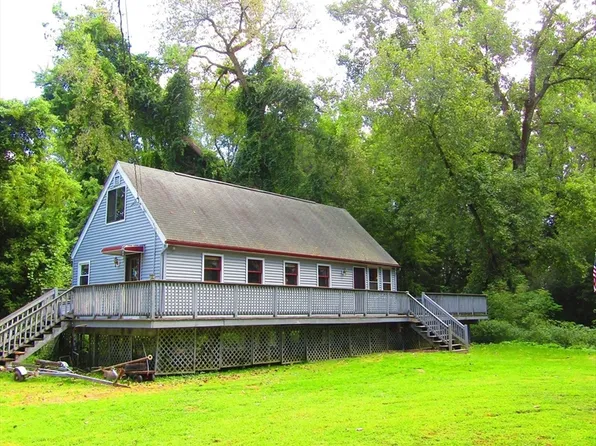 79 Aqua Vitae Rd, Hadley, MA 01035