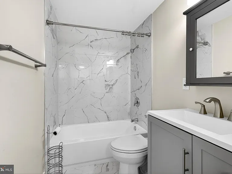 7860 Saint Claire Ln — Photo 20