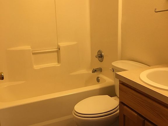 3rd image of 286 NE 34th Pl