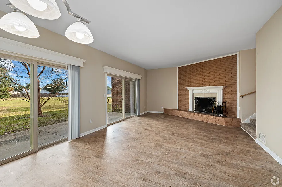 Carriage Hills Apartments — Photo 2