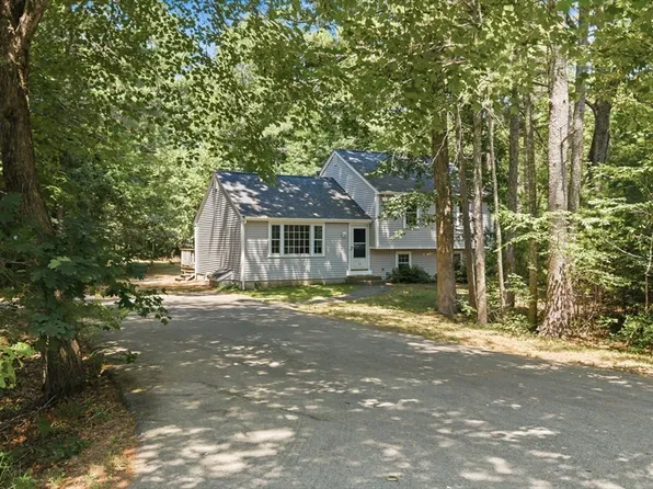 10 Woodhaven St, Carver, MA 02330