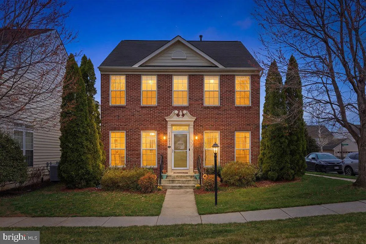 3 bed, 3.5 bath, 2811 sqft, $3,300 — Photo 3