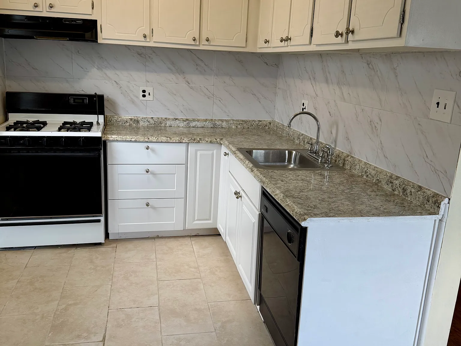 4 bed, 1784 sqft, $1,500 — Photo 2