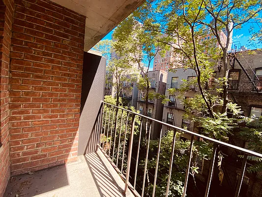 Rented by Metropolis Real Estate of Manhattan | media 12