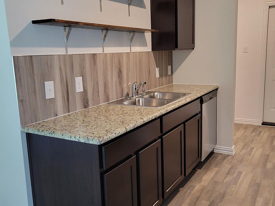 2nd image of 411 E Day St