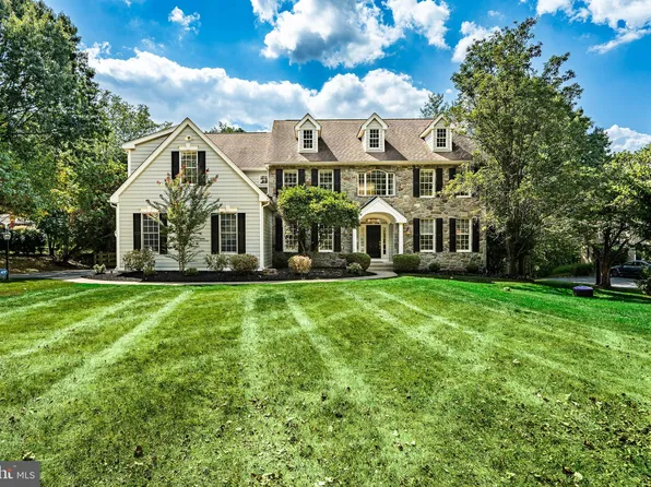 1127 Oak Hollow Dr, Downingtown, PA 19335