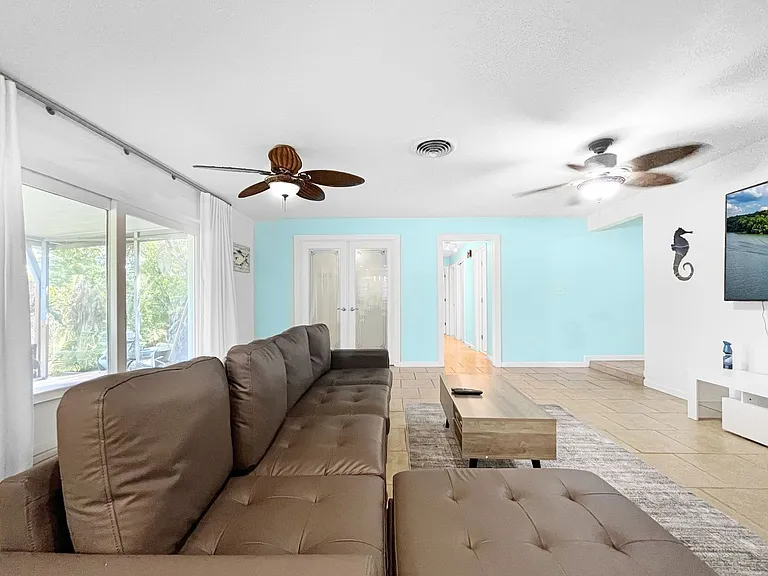 1031 Honeysuckle Rd — Photo 6