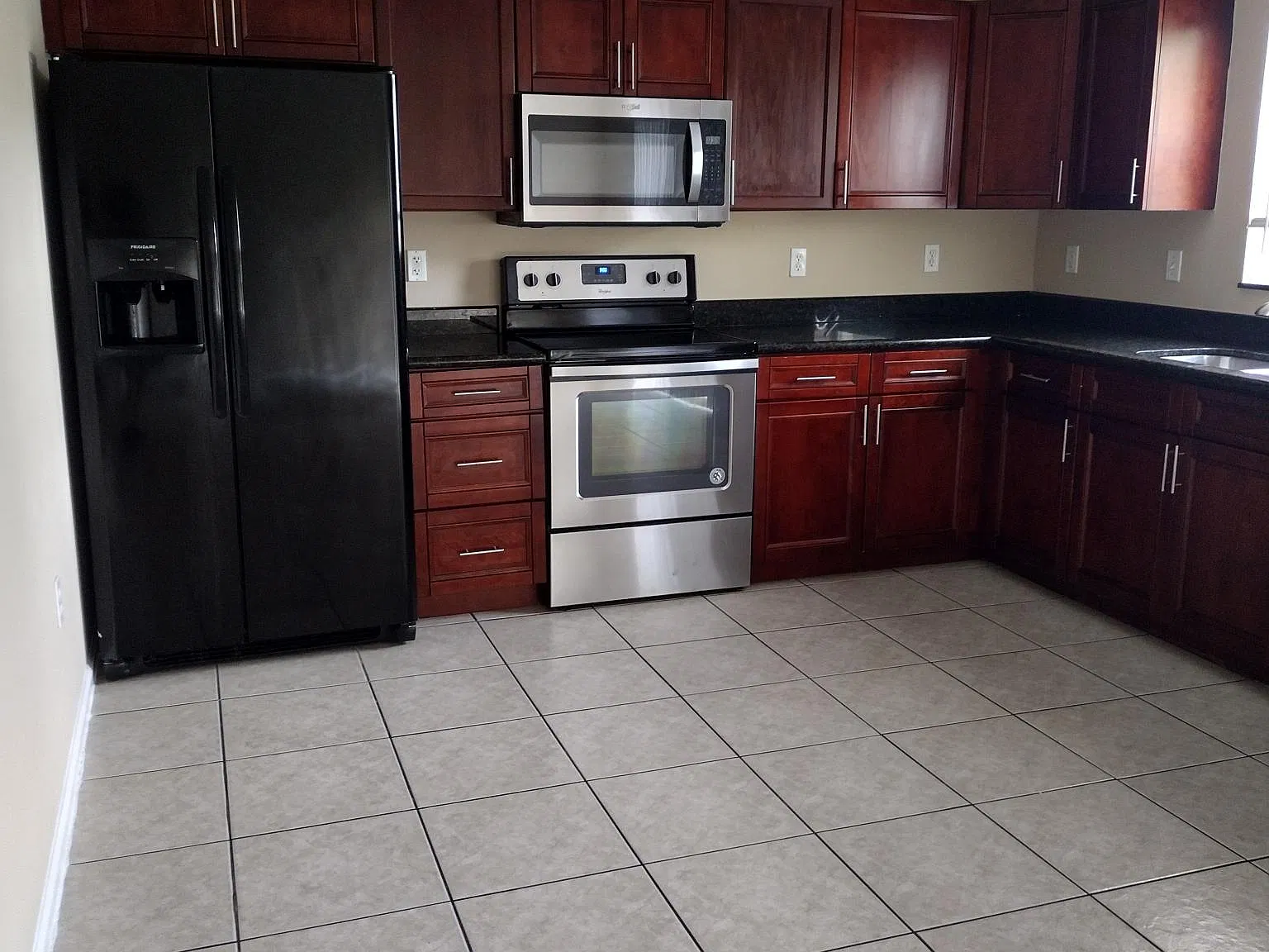 3 bed, 1450 sqft, $2,999 — Photo 3