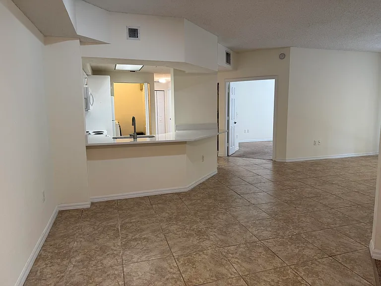 3020 Alcazar Pl #303 — Photo 10