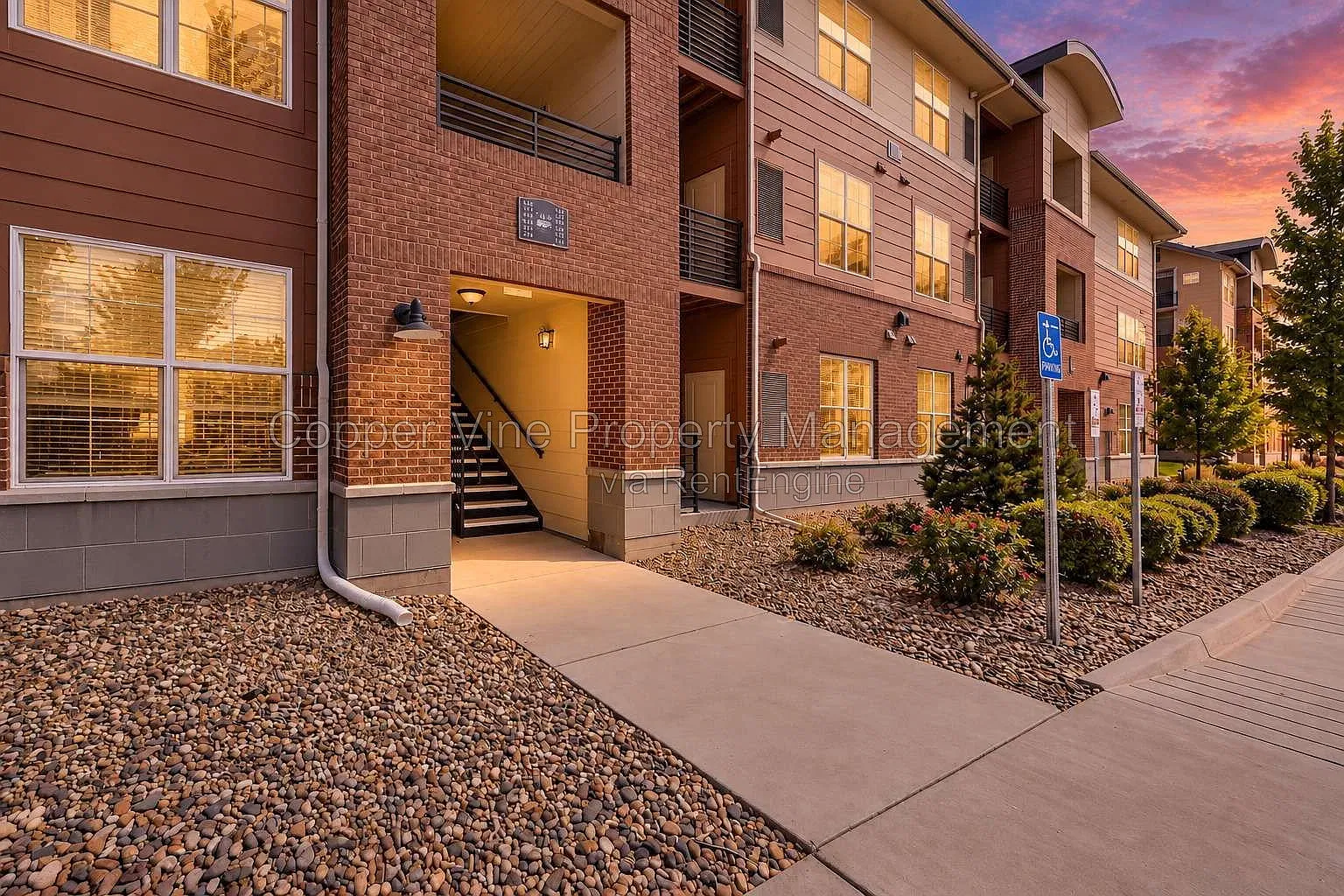 2 bed, 2.0 bath, 1052 sqft, $1,945 — Photo 2