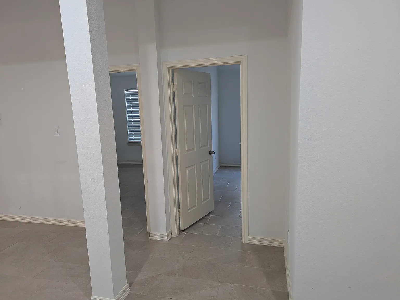 5 bed, 2400 sqft, $2,200 — Photo 3