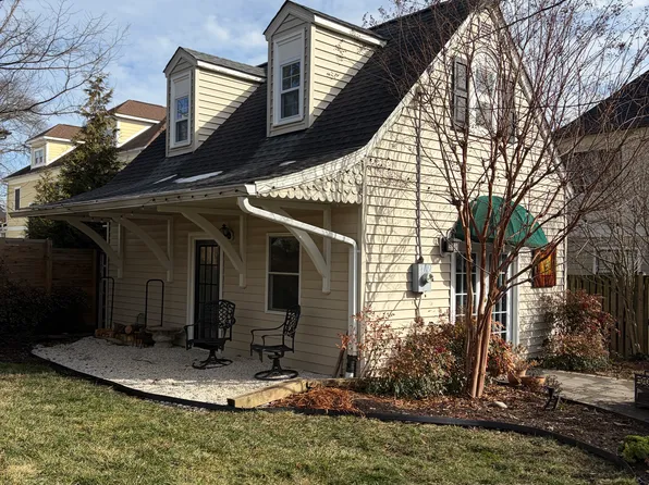 1911 N Van Buren St, Arlington, VA 22205