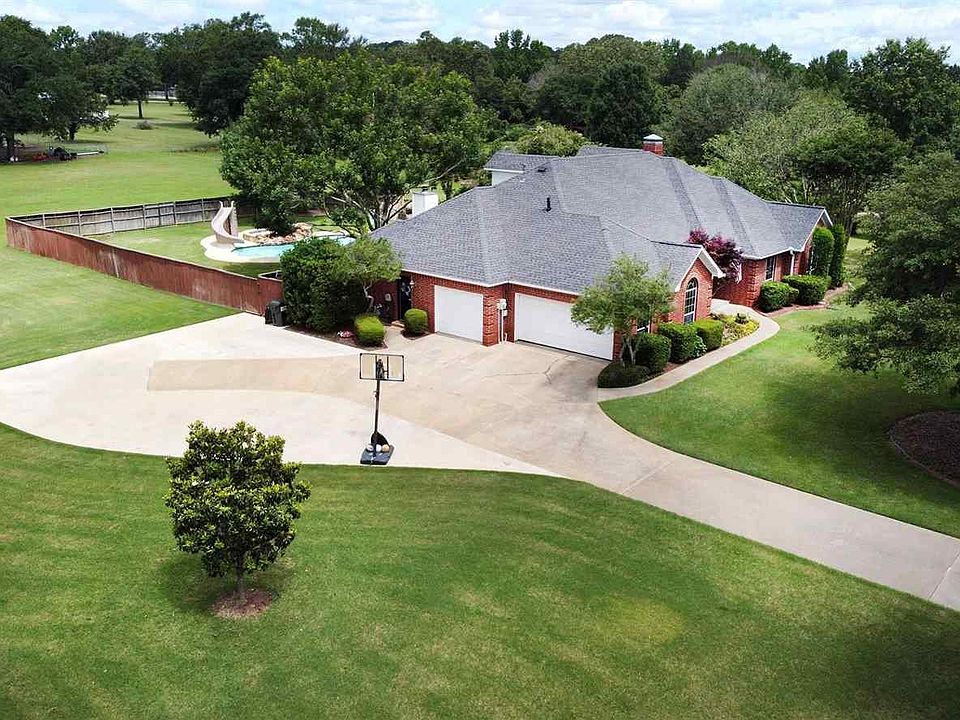 1st image of 19546 Norfolk Dr