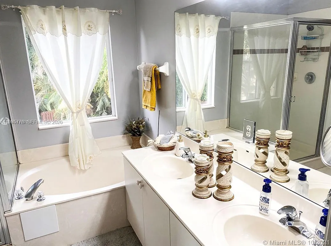 3 bed, 2.5 bath, 1616 sqft, $3,500 — Photo 2