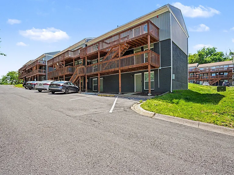 Hillside Apartments — Photo 10