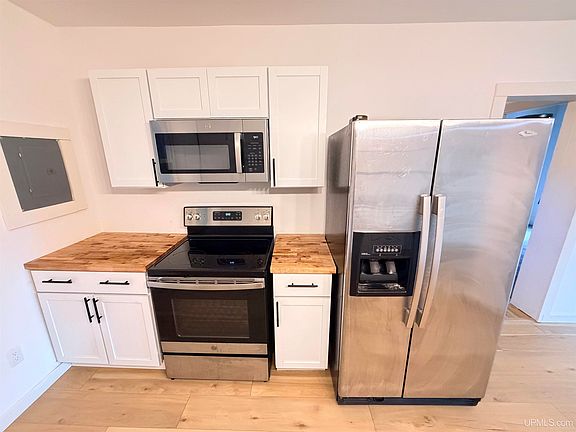 5th image of 805 N 5th St