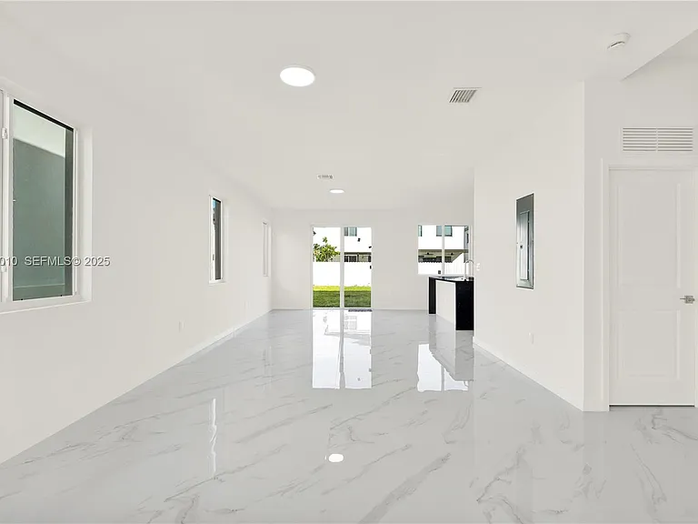 22535 125th Ave — Photo 3