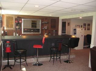 810 Bow Ln, Waterford, MI 48328