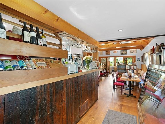 4th image of 218 Upper Main St