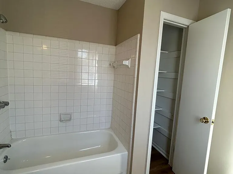357 Community Dr #G — Photo 24
