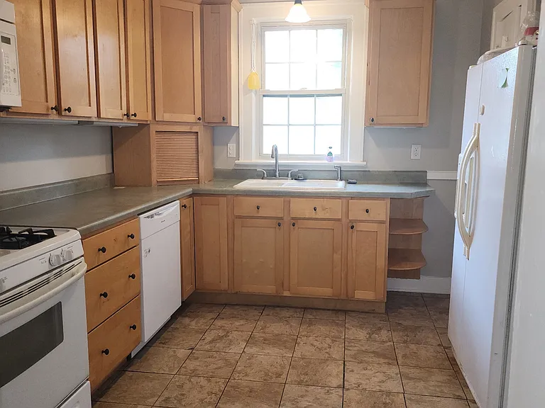 753 N McLean Blvd — Photo 21